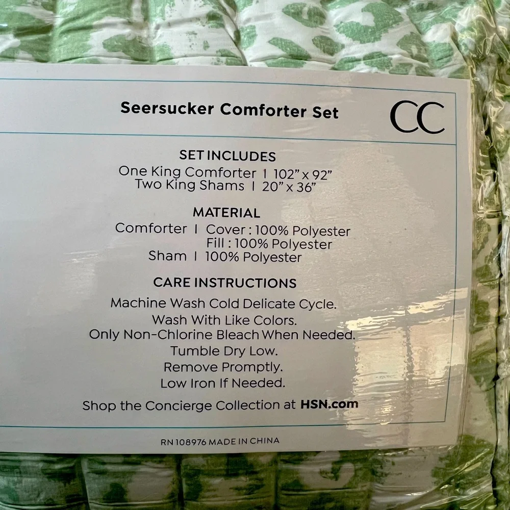 King Size Comforter, 2 king size pillow shams, green and white, new in bag
